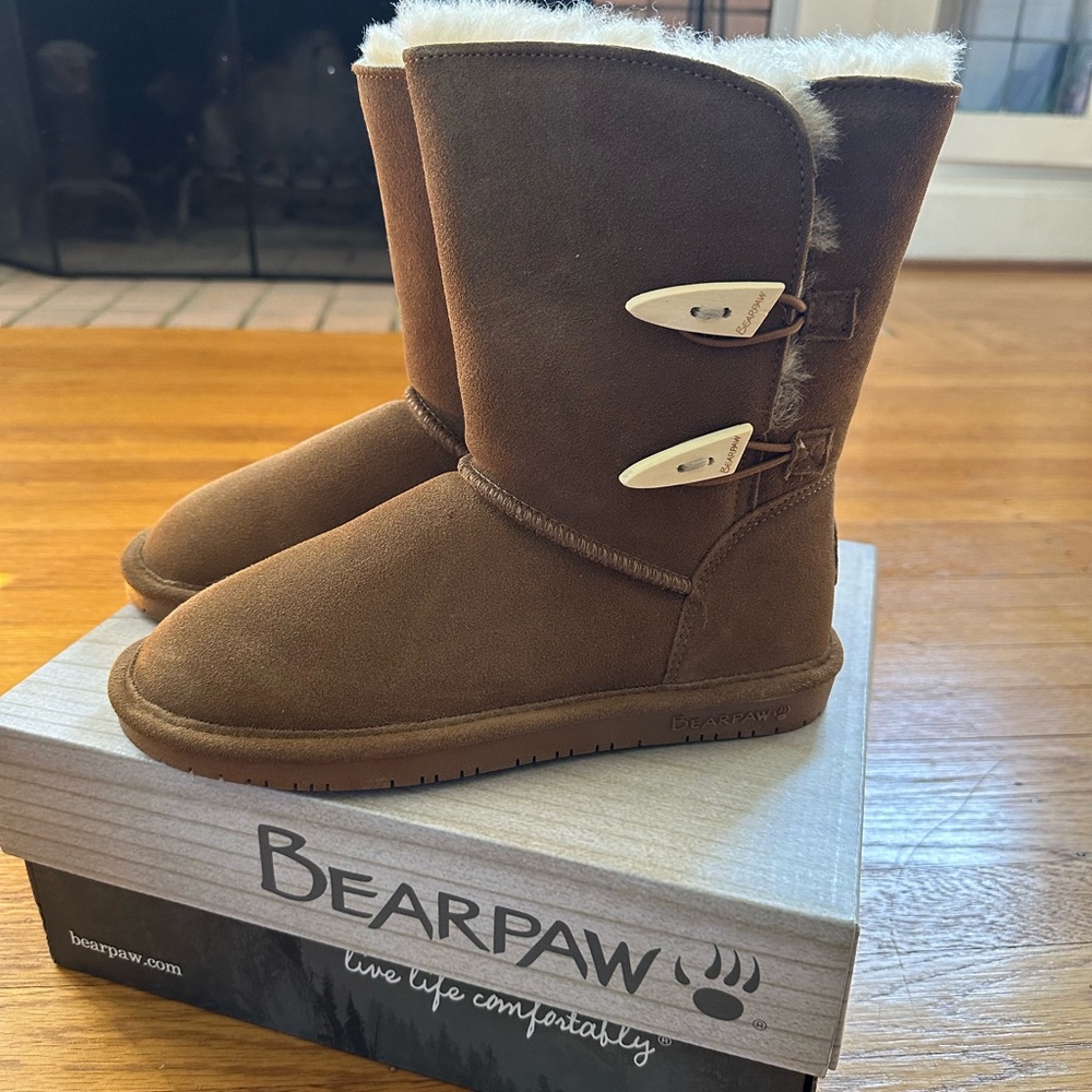 BearPaw Chestnut Boots with Cream Lining - Size 8